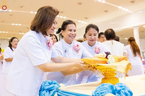 ภาพ No.160256:พิธีทอดผ้าป่าสมทบกฐินวัดพระธรรมกาย และสมทบกฐิน 30,000 วัดทั่วไทย ครั้งที่ 3 ณ สภาธรรมกายสากล วัดพระธรรมกาย วันพฤหัสบดีที่ 10 ตุลาคม พ.ศ. 2567