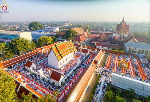 ภาพ No.197771:พิธีตักบาตรพระธรรมยาตรา ณ อนุสรณ์สถานลำดับที่ 4 สถานที่เกิดด้วยกายธรรม วัดโบสถ์(บน) ต.บางคูเวียง จ.นนทบุรี ในโครงการธรรมยาตรา กตัญญูบูชา มหาปูชนียาจารย์ พระมงคลเทพมุนี(สด จนฺทสโร) พระผู้ปราบมาร อนุสรณ์สถาน 7 แห่ง ปีที่ 13 วันที่ 19 มกราคม พ.ศ. 2568