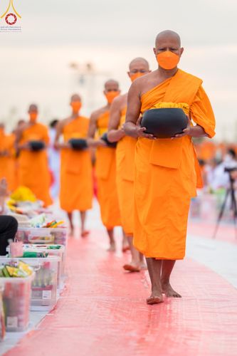 ภาพ No.118599:พิธีตักบาตรพระธรรมยาตรา ปีที่ 12 ณ อนุสรณ์สถานลำดับที่ 5 สถานที่เผยแผ่วิชชาธรรมกายครั้งแรก อนุสรณ์สถานบางปลา จ.นครปฐม วันที่ 25 มกราคม พ.ศ. 2567