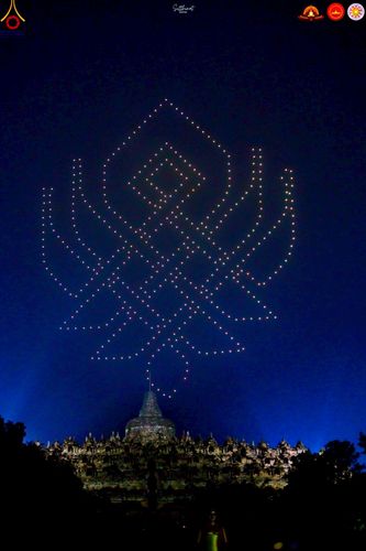 ภาพ No.224611:วันจันทร์ที่ 12 พฤษภาคม พ.ศ. 2568  ชาวพุทธในอินโดนีเซีย ร่วมฉลองวิสาขบูชาจุดประทีปกว่า 200,000 ดวง ณ พระมหาเจดีย์บรมพุทโธ  เจริญพุทธมนต์ถวาย “พระวชิรเกล้าเจ้าอยู่หัว”