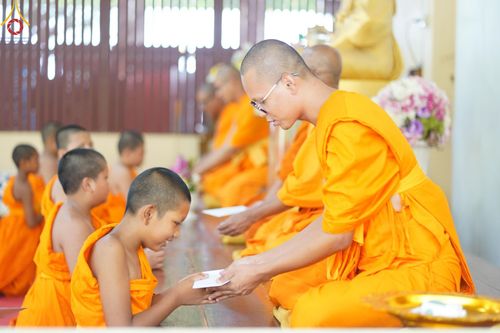 ภาพ No.61203:สามเณรออกบิณฑบาต และกิจกรรมอบรมสามเณร ในโครงการบรรพชาสามเณรฟื้นฟู พระพุทธศาสนาทั่วไทย ณ ศูนย์อบรมที่พักสงฆ์บ้านร่มเย็น จ.นราธิวาส วันที่ 2-15 เมษายน พ.ศ. 2567