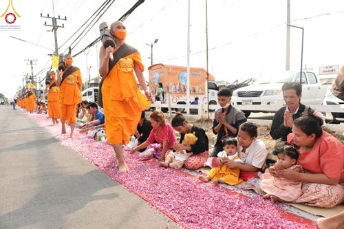ภาพ No.120148:พิธีต้อนรับพระธรรมยาตรา ในโครงการธรรมยาตรา กตัญญูบูชา มหาปูชนียาจารย์ พระมงคลเทพมุนี(สด จนฺทสโร) พระผู้ปราบมาร อนุสรณ์สถาน 7 แห่ง ปีที่ 12 วันที่ 28 มกราคม พ.ศ. 2567 ณ วัดพระธรรมกาย จ.ปทุมธานี