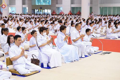 ภาพ No.167625:พิธีตักบาตรและพิธีบูชาข้าวพระ ในวันอาทิตย์ที่ 3 พฤศจิกายน พ.ศ. 2567 ณ วัดพระธรรมกาย