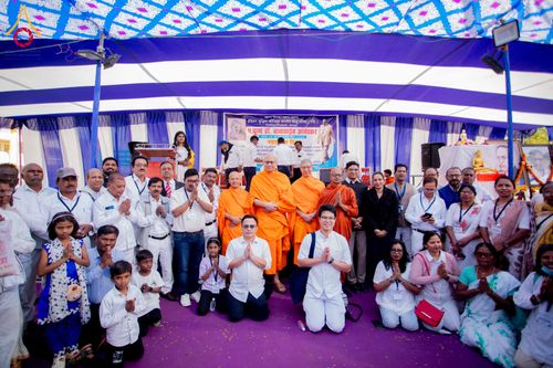 ภาพ No.283773:วันที่ 6-7 ธันวาคม พ.ศ. 2568  พิธีรับมอบหนังสือแสดงเจตจำนงถวายสิทธิครอบครองและใช้ประโยชน์วัดสันติวัน เมืองนาคปูร์  พิธีจุดโคมประทีปถวายเป็นพุทธบูชา และอุทิศบุญกุศลแด่ ดร.บี.อาร์. อัมเบดการ์  พิธีบูชาข้าวพระถ่ายทอดสดจากประเทศไทย