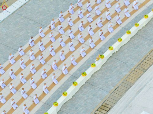 ภาพ No.84158:พิธีเวียนประทักษิณ พิธีวันทาเจดีย์ พิธีขอขมา และมอบผ้าไตร  ในโครงการบรรพชาอุปสมบทหมู่ธรรมทายาทรุ่นเข้าพรรษา และโครงการบรรพชาสามเณรโรงเรียนนานาชาติ รุ่นที่12 ในวันเสาร์ที่ 22 กรกฎาคม พ.ศ. 2566