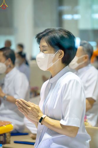 ภาพ No.84491:พิธีถวายผ้าอาบน้ำฝนและประทีปโคมไฟ ในวันอาสาฬหบูชา ณ ห้องแก้วสารพัดนึก 1 วัดพระธรรมกาย วันอังคารที่ 1 สิงหาคม พ.ศ. 2566