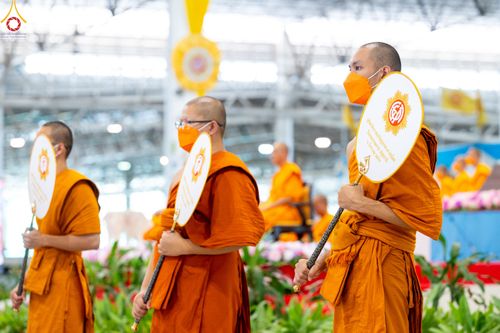 ภาพ No.85230:พิธีมุทิตาสักการะพระภิกษุ ผู้สอบได้เปรียญธรรม ๙ ประโยคระดับโลก, พิธีมอบโล่เกียรติยศและทุนการศึกษา สำนักเรียนบาลีดีเด่นทั่วประเทศ ในวันสมาธิโลก อาทิตย์ที่ 6 สิงหาคม พ.ศ. 2566 ณ สภาธรรมกายสากล วัดพระธรรมกาย