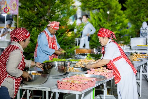 ภาพ No.289458:วันที่ 7 มกราคม พ.ศ. 2569 พิธีถวายภัตตาหารเป็นสังฆทาน แด่พระธรรมยาตรา ในโครงการธรรมยาตรา กตัญญูบูชา มหาปูชนียาจารย์ พระมงคลเทพมุนี(สด จนฺทสโร) พระผู้ปราบมาร อนุสรณ์สถาน 7 แห่ง ปีที่ 14 ณ อนุสรณ์สถานมหาวิหารพระมงคลเทพมุนี (โลตัสแลนด์) อ.สองพี่น้อง จ.สุพรร