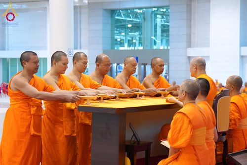 ภาพ No.285009:วันอาทิตย์ที่ 14 ธันวาคม พ.ศ.2568  พิธีปฏิบัติธรรม พิธีถวายภัตตาหารเป็นสังฆทาน พิธีมอบต้นสมบัติจักรพรรดิ ถวายแด่เจ้าอาวาสและประธานสงฆ์ 236 ศูนย์ส่งเสริมศีลธรรมทั่วโลก ณ สภาธรรมกายสากล วัดพระธรรมกาย