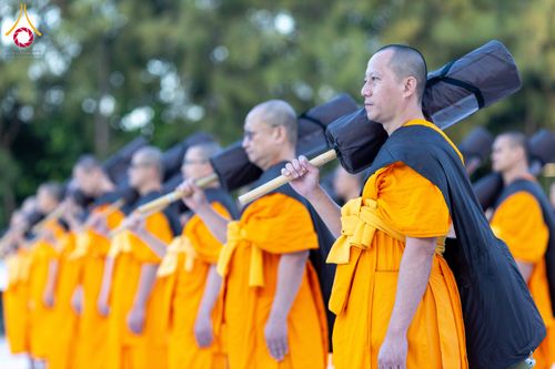 ภาพ No.290687:วันที่ 8 มกราคม พ.ศ. 2569 พระธรรมยาตราปฏิบัติธรรม และถ่ายภาพหมู่ประวัติศาสตร์ ในโครงการธรรมยาตรา กตัญญูบูชามหาปูชนียาจารย์ พระมงคลเทพมุนี(สด จนฺทสโร) พระผู้ปราบมาร อนุสรณ์สถาน 7 แห่ง ปีที่ 14 ณ อนุสรณ์สถานคลองบางนางแท่น อ.สามพราน จ.นครปฐม