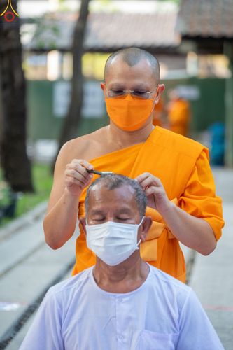 ภาพ No.78661:พิธีตัดปอยผมและปลงผมนาคธรรมทายาท  โครงการบรรพชาและอุปสมบทหมู่ วันคุ้มครองโลก วันที่ 26 มีนาคม พ.ศ.2566 ณ หมู่บ้านบรรลุธรรม วัดพระธรรมกาย