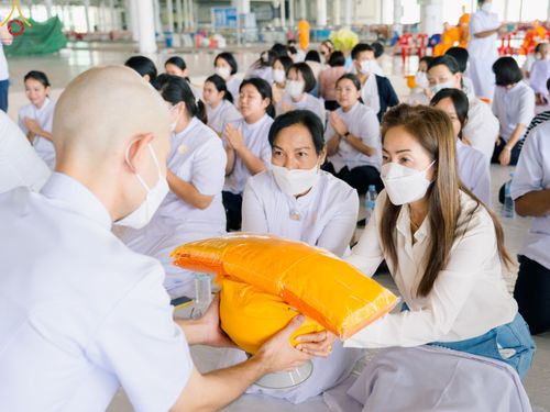 ภาพ No.79365:พิธีขอขมา มอบบาตรและผ้าไตร ในโครงการบรรพชาสามเณรฟื้นฟูพระพุทธศาสนาทั่วไทย โครงการอบรมยุวธรรมทายาท มัชฌิมธรรมทายาท และธรรมทายาทรุ่นอุดมศึกษา ณ สภาธรรมกายสากล วัดพระธรรมกาย วันเสาร์ที่ 1 เมษายน พ.ศ. 2566