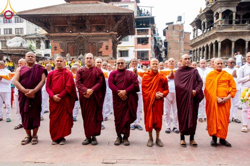 ภาพ No.313467:วันพฤหัสบดีที่ 12 มีนาคม พ.ศ. 2569 ขบวนแห่นาคธรรมทายาทในโครงการบรรพชาสามเณร 500 รูป  จาก นาคบาฮาล (Nagbahal) สู่จัตุรัสปาทัน (Patan Durbar Square) ประเทศเนปาล