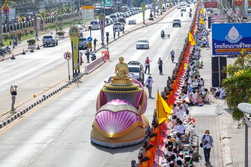 ภาพ No.287733:วันที่ 3 มกราคม พ.ศ. 2569 พิธีต้อนรับพระธรรมยาตรา ครั้งที่ 2 (ภาพชุดที่ 2) ในโครงการธรรมยาตรา กตัญญูบูชา มหาปูชนียาจารย์ พระมงคลเทพมุนี(สด จนฺทสโร) พระผู้ปราบมาร อนุสรณ์สถาน 7 แห่ง ปีที่ 14 ณ อนุสรณ์สถานมหาวิหารพระมงคลเทพมุนี (โลตัสแลนด์) อ.สองพี่น้อง จ.