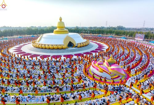 ภาพ No.299735:วันที่ 18 มกราคม พ.ศ. 2569 พิธีต้อนรับพระธรรมยาตรา (ภาพชุดที่ 2) ณ อนุสรณ์สถานลำดับที่ 5  สถานที่เผยแผ่วิชชาธรรมกายครั้งแรก อนุสรณ์สถานบางปลา วัดบางปลา อำเภอบางเลน จังหวัดนครปฐม ในโครงการธรรมยาตรา กตัญญูบูชา มหาปูชนียาจารย์ พระมงคลเทพมุนี(สด จนฺทสโร) พระ