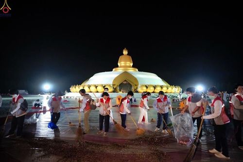 ภาพ No.301656:ภาพเบื้องหลังอาสาสมัครรวมใจ ชุดที่ 4 ในโครงการธรรมยาตรา กตัญญูบูชา มหาปูชนียาจารย์ พระมงคลเทพมุนี(สด จนฺทสโร) พระผู้ปราบมาร อนุสรณ์สถาน 7 แห่ง ปีที่ 14