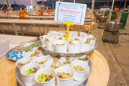 ภาพ No.303918:วันที่ 28 มกราคม พ.ศ. 2569 พิธีถวายภัตตาหารเป็นสังฆทาน แด่พระธรรมยาตรา ณ วัดพระธรรมกาย  จังหวัดปทุมธานี ในโครงการธรรมยาตรา กตัญญูบูชา มหาปูชนียาจารย์ พระมงคลเทพมุนี(สด จนฺทสโร) พระผู้ปราบมาร อนุสรณ์สถาน 7 แห่ง ปีที่ 14