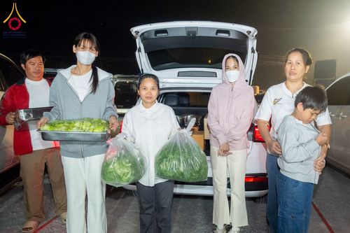 ภาพ No.291309:วันที่ 10 มกราคม พ.ศ. 2569 พิธีถวายภัตตาหารเป็นสังฆทาน แด่พระธรรมยาตรา ณ อนุสรณ์สถานคลองบางนางแท่น อ.สามพราน จ.นครปฐม ในโครงการธรรมยาตรา กตัญญูบูชา มหาปูชนียาจารย์ พระมงคลเทพมุนี(สด จนฺทสโร) พระผู้ปราบมาร อนุสรณ์สถาน 7 แห่ง ปีที่ 14