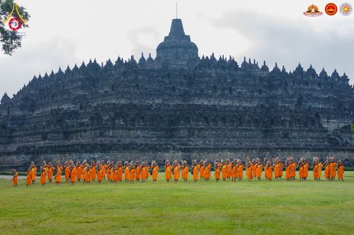 ภาพ No.280074:วันที่ 31 ธันวาคม พ.ศ. 2568 เดินธรรมยาตราที่บรมพุทธโธ อินโดนีเซีย