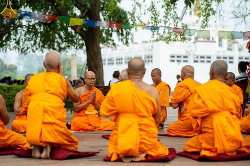 ภาพ No.314662:วันที่ 20 มีนาคม พ.ศ. 2569 พระอาจารย์ แนะนำการปฏิบัติธรรมให้แก่สามเณร  โครงการบรรพชาสามเณร 500 รูป เนปาล ณ วิหารมายาเทวี ประเทศเนปาล