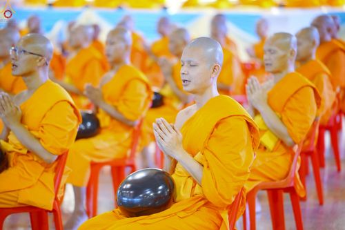 ภาพ No.243439:วันที่ 7 กันยายน พ.ศ. 2568 พิธีตักบาตร ข้าวสารอาหารแห้ง ในวันครูผู้ค้นพบวิชชาธรรมกาย ณ บ้านแก้วเรือนทองคุณยายฯ สภาธรรมกายสากล วัดพระธรรมกาย