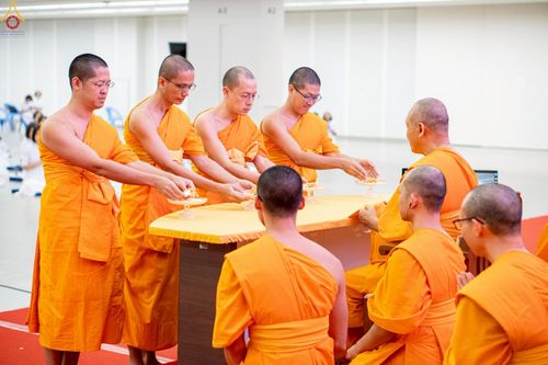 ภาพ No.246505:วันที่ 17 กันยายน พ.ศ. 2568 พิธีรับดวงแก้วนักเรียนบาลี "ดวงแก้วยกชั้นให้ลั่นจักรวาล" ณ ห้องเทวสภา วัดพระธรรมกาย