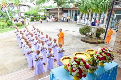 ภาพ No.216453:วันอังคารที่ 8 เม.ย. พ.ศ. 2568 พิธีบรรพชาสามเณร ณ ศูนย์ปฏิบัติธรรมเขาคิชฌกูฏ จันทบุรี