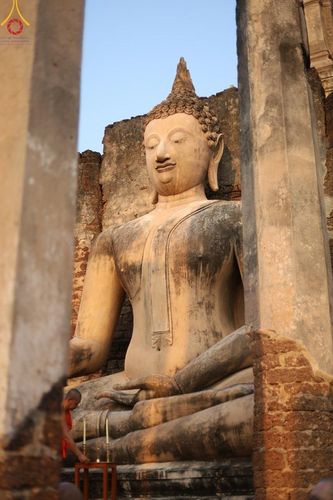 ภาพ No.58653:พิธีตักบาตรพระ ๑,๐๐๐ รูป สมโภชครบรอบ ๘๐๐ ปี พระบรมธาตุเมืองเชลียง ณ วัดพระศรีรัตนมหาธาตุ ราชวรวิหาร  (วัดพระปรางค์) ต.ศรีสัชนาลัย  อ.ศรีสัชนาลัย จ.สุโขทัย วันพฤหัสบดีที่ ๒๕ เมษายน พ.ศ. ๒๕๖๗