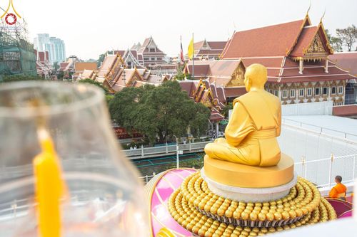 ภาพ No.201532:พิธีจุดประทีปถวายเป็นพุทธบูชา และบูชาธรรมมหาปูชนียาจารย์ ณ อาคารธรรมยาตรา กตัญญูบูชามหาปูชนียาจารย์ ตรงข้ามวัดปากน้ำภาษีเจริญ จ.กรุงเทพมหานคร ในโครงการธรรมยาตรา กตัญญูบูชา มหาปูชนียาจารย์ พระมงคลเทพมุนี(สด จนฺทสโร) พระผู้ปราบมาร อนุสรณ์สถาน 7 แห่ง