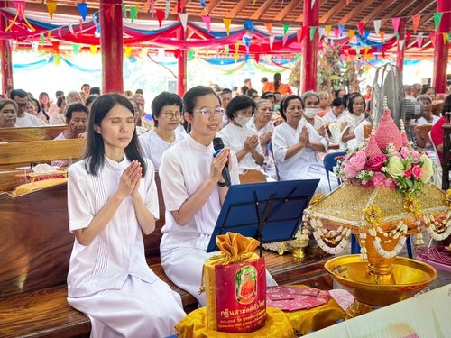 ภาพ No.181745:พิธีทอดกฐิน ณ วัดท่าทอง ต.ปากน้ำ  อ.เดิมบางนางบวช จ.สุพรรณบุรี ในโครงการทอดกฐินสามัคคีทั่วไทย 30,000 วัด บูชาธรรม 80 ปี หลวงพ่อธัมมชโย โดยคณะศิษยานุศิษย์วัดพระธรรมกาย วันที่ 2 พฤศจิกายน พ.ศ. 2567