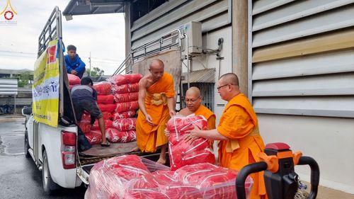 ภาพ No.90811:วัดพระธรรมกาย มูลนิธิธรรมกาย มอบถุงยังชีพและเครื่องอุปโภคบริโภค ช่วยเหลือผู้ประสบความเดือดร้อนจากอุทกภัย ด้วยห่วงใย ใส่ใจ ดูแลกัน ส่งมอบกำลังใจโดย ศูนย์ส่งเสริมศีลธรรมจังหวัดสุโขทัย วันที่ 6 ตุลาคม พ.ศ. 2566