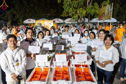 ภาพ No.110966:พิธีถวายภัตตาหารเป็นสังฆทาน แด่คณะพระธรรมยาตราฯ ในโครงการธรรมยาตรา กตัญญูบูชา มหาปูชนียาจารย์ พระมงคลเทพมุนี(สด จนฺทสโร) พระผู้ปราบมาร อนุสรณ์สถาน 7 แห่ง ปีที่ 12 วันที่ 13 มกราคม พ.ศ. 2567 ณ อนุสรณ์สถานมหาวิหารพระมงคลเทพมุนี  (โลตัสแลนด์) อ.สองพี่น้อง จ