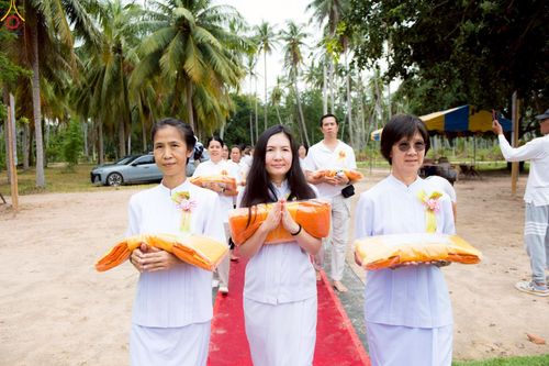 ภาพ No.263152:วันที่ 18 ตุลาคม พ.ศ. 2568 พิธีทอดกฐินสามัคคีเพื่อซื้อที่ดิน  สร้างอาคารครัวและโรงอาหาร  ห้องน้ำพร้อมโรงซักตากชาย-หญิง  และพิธีทอดกฐินสามัคคีทั่วไทย 30,000 วัด  ศูนย์ปฏิบัติธรรมนานาชาติทุ่งแสงธรรม  (Moonastery Meditation Center) ต.แสงอรุณ อ.ทับสะแก จ.ประ