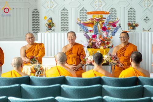 ภาพ No.265802:วันที่ 2 พฤศจิกายน พ.ศ. 2568 วัดพระธรรมกายเมลเบิร์น ได้มีโอกาสถวายการต้อนรับ พระเดชพระคุณ พระเทพปริยัติโสภณ เจ้าคณะจังหวัดกาญจนบุรี และเจ้าอาวาสวัดไชยชุมพลชนะสงคราม
