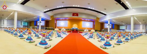 ภาพ No.215669:วันอาทิตย์ต้นเดือนที่ 6 เมษายน พ.ศ. 2568 พิธีทอดผ้าป่าสมทบ เพื่องานถวายมหาสังฆทาน 40,000 กว่าวัดทั่วประเทศ ณ สภาธรรมกายสากล วัดพระธรรมกาย