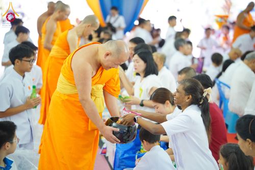 ภาพ No.168040:พิธีทอดกฐิน วัดพระธรรมกายกัวลาลัมเปอร์ ประเทศมาเลเซีย วันที่ 20 ตุลาคม พ.ศ. 2567