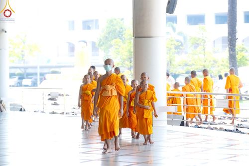 ภาพ No.208326:พิธีสวดพระพุทธมนต์ และถวายภัตตาหารเมนูสวรรค์แด่พระภิกษุ สามเณร วันที่ 15 กุมภาพันธ์ พ.ศ. 2568 ณ หอฉันคุณยายอาจารย์ฯ วัดพระธรรมกาย