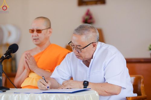 ภาพ No.155759:พิธีลงนาม MoU ระหว่าง ศูนย์พัฒนาศักยภาพพระธรรมทูตไทยในโอเชียเนีย(ODDC) และ ศูนย์ปฎิบัติธรรมบาหลี(YBMC) วันที่ 20 กันยายน พ.ศ. 2567 เพื่อสานงานพระศาสนา สานงานเผยแผ่วิชชาธรรมกาย ไปทั่วผืนแผ่นดินโอเชียเนีย ไปทั่วผืนแผ่นดินบาหลี