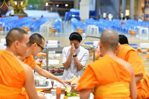 ภาพ No.182303:พิธีถวายภัตตาหารเมนูสวรรค์ "เพื่อการบรรลุธรรม" วันเสาร์ที่ 14 ธันวาคม พ.ศ. 2567 ณ หอฉันคุณยายอาจารย์ฯ วัดพระธรรมกาย