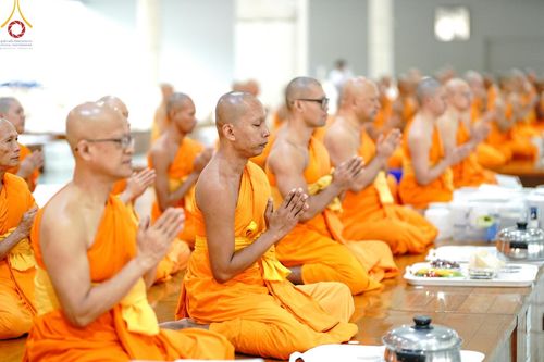 ภาพ No.143143:พิธีถวายภัตตาหารเพื่อเป็นกำลังแห่งการเข้าถึงธรรม ของพระภิกษุสามเณร วัดพระธรรมกาย วันเสาร์ที่ 6 กรกฏาคม พ.ศ. 2567 ณ หอฉันคุณยายอาจารย์ วัดพระธรรมกาย จ.ปทุมธานี