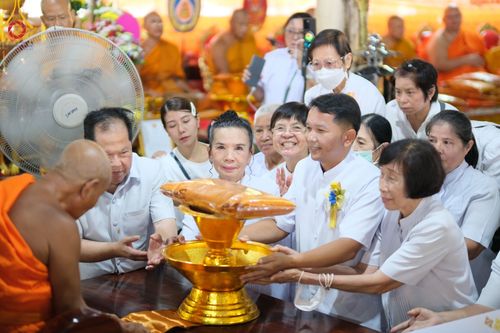 ภาพ No.170058:พิธีทอดกฐิน ณ วัดทุ่งพิชัย จ.นครปฐม ในโครงการกฐินสามัคคีทั่วไทย 30,000 วัด บูชาธรรม 80 ปี หลวงพ่อธัมมชโย โดยคณะศิษยานุศิษย์วัดพระธรรมกาย วันที่ 19 ตุลาคม พ.ศ. 2567