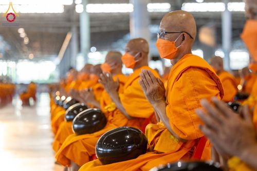 ภาพ No.133783:พิธีตักบาตร ข้าวสารอาหารแห้ง ณ บ้านแก้วเรือนทองคุณยายฯ สภาธรรมกายสากล วัดพระธรรมกาย วันอาทิตย์ต้นเดือนที่ 7 เมษายน พ.ศ. 2567