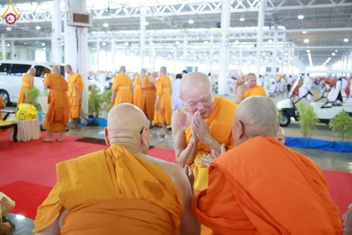 ภาพ No.59909:พิธีเจริญพระพุทธมนต์ "ฉลองอายุวัฒนมงคล 80 ปี หลวงพ่อธัมมชโย" พิธีถวายไทยธรรม คณะสงฆ์ 10,000 กว่าวัดทั่วประเทศ ในวันคุ้มครองโลก วันจันทร์ที่ 22 เมษายน พ.ศ. 2567 ณ สภาธรรมกายสากล วัดพระธรรมกาย จ.ปทุมธานี