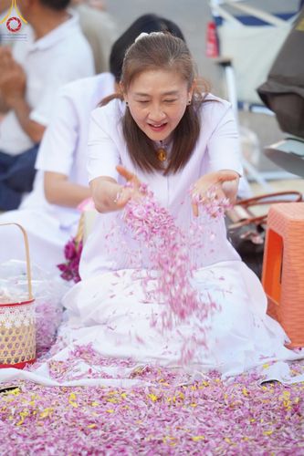 ภาพ No.201972:พิธีต้อนรับพระธรรมยาตรา ณ อนุสรณ์สถานลำดับที่ 7 สถานที่ขยายวิชชาธรรมกาย วัดพระธรรมกาย ต.คลองสาม อ.คลองหลวง จ.ปทุมธานี ในโครงการธรรมยาตรา กตัญญูบูชา มหาปูชนียาจารย์ พระมงคลเทพมุนี(สด จนฺทสโร) พระผู้ปราบมาร อนุสรณ์สถาน 7 แห่ง ปีที่ 13 วันที่ 26 มกราคม 2568