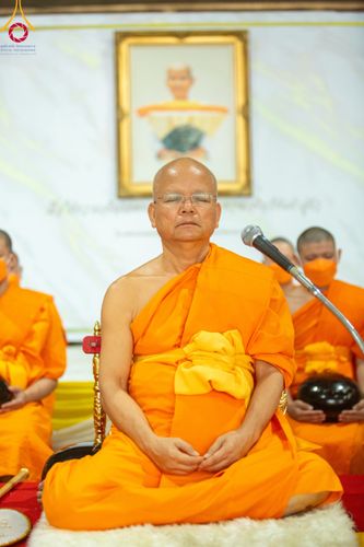 ภาพ No.115433:พิธีตักบาตรฉลองพระใหม่ ในโครงการอุปสมบทหมู่บูชาธรรม 115 ปี คุณยายอาจารย์มหารัตนอุบาสิกาจันทร์ ขนนกยูง วันที่ 19  มกราคม พ.ศ. 2567 ณ มหารัตนวิหารคด วัดพระธรรมกาย