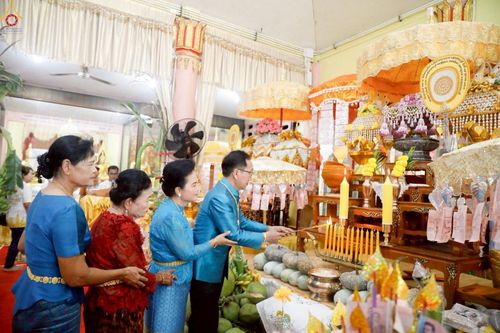 ภาพ No.257111:วันที่ 17 ตุลาคม พ.ศ. 2568 พิธีทอดกฐินสามัคคีทั่วไทย 30,000 วัด โดยคณะศิษยานุศิษย์ บูชาธรรม 81 ปี หลวงพ่อธัมมชโย ณ วัดใหม่คูเมือง อ.เดิมบางนางบวช จ.สุพรรณบุรี