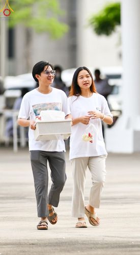 ภาพ No.139026:พิธีตักบาตร , พิธีบูชาข้าวพระ ณ ห้องแก้วสารพัด 1 สภาธรรมกายสากล วัดพระธรรมกาย วันอาทิตย์ต้นเดือนที่ 2 มิถุนายน พ.ศ. 2567