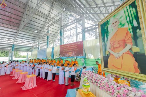 ภาพ No.249346:วันที่ 28 กันยายน พ.ศ. 2568 พิธีทอดผ้าป่าแผ่นบันมงคลมหาเศรษฐี อาคาร 80 ปี หลวงพ่อธัมมชโย ณ ศูนย์ปฏิบัติธรรมวิหารแดง ต.เจริญธรรม อ.วิหารแดง จ.สระบุรี