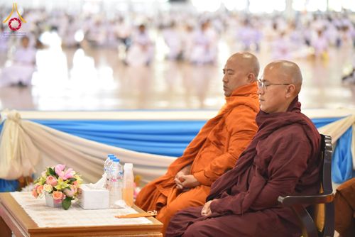 ภาพ No.127031:พิธีมอบใบประกาศเกียรติคุณองค์กรนานาชาติ และหน่วยงานที่ชักชวนคนร่วมโครงการนั่งสมาธิเพื่อสันติภาพโลกมากที่สุด วันอาทิตย์ที่ 1 มีนาคม พ.ศ. 2567 ณ สภาธรรมกายสากล วัดพระธรรมกาย