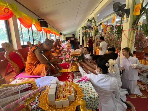 ภาพ No.182642:พิธีทอดกฐิน ณ วัดทับกระดาษ จ.สุพรรณบุรี ในโครงการทอดกฐินสามัคคีทั่วไทย 30,000 วัด บูชาธรรม 80 ปี หลวงพ่อธัมมชโย โดยคณะศิษยานุศิษย์วัดพระธรรมกาย วันที่ 10 พฤศจิกายน พ.ศ. 2567